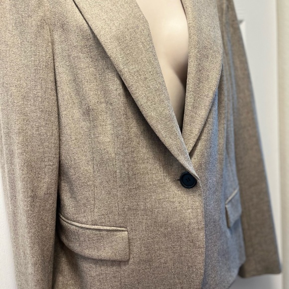 DKNY sand colored jacket/blazer. The perfect color. - Picture 4 of 5